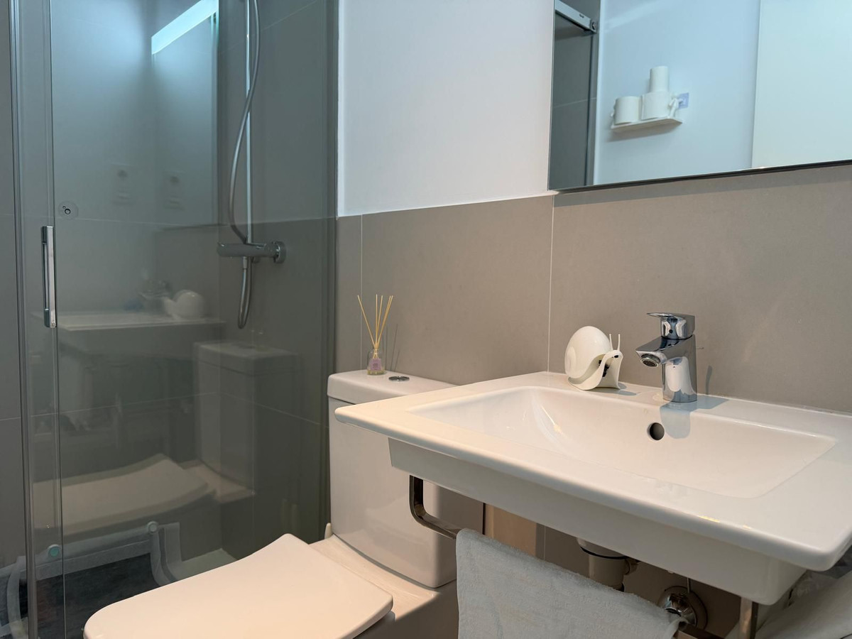 Se vende Apartamento Planta Media de 2 dormitorios en Costa Del Sol, Málaga, España