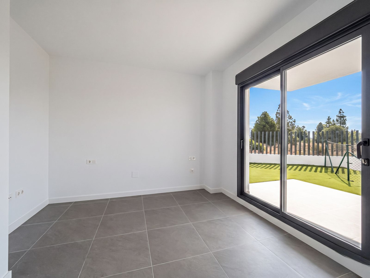 Se vende Apartamento Planta Baja de 2 dormitorios en Costa Del Sol, Málaga, España