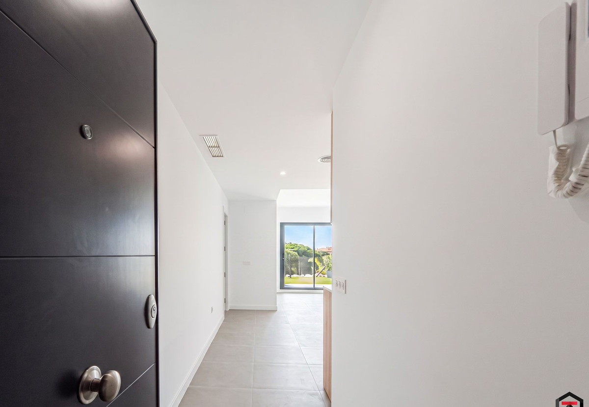 Se vende Apartamento Planta Baja de 2 dormitorios en Costa Del Sol, Málaga, España