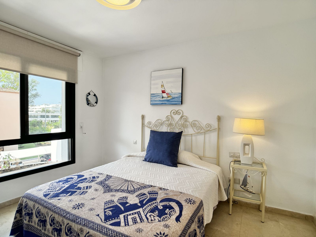 Se vende Apartamento Planta Media de 2 dormitorios en Costa Del Sol, Málaga, España