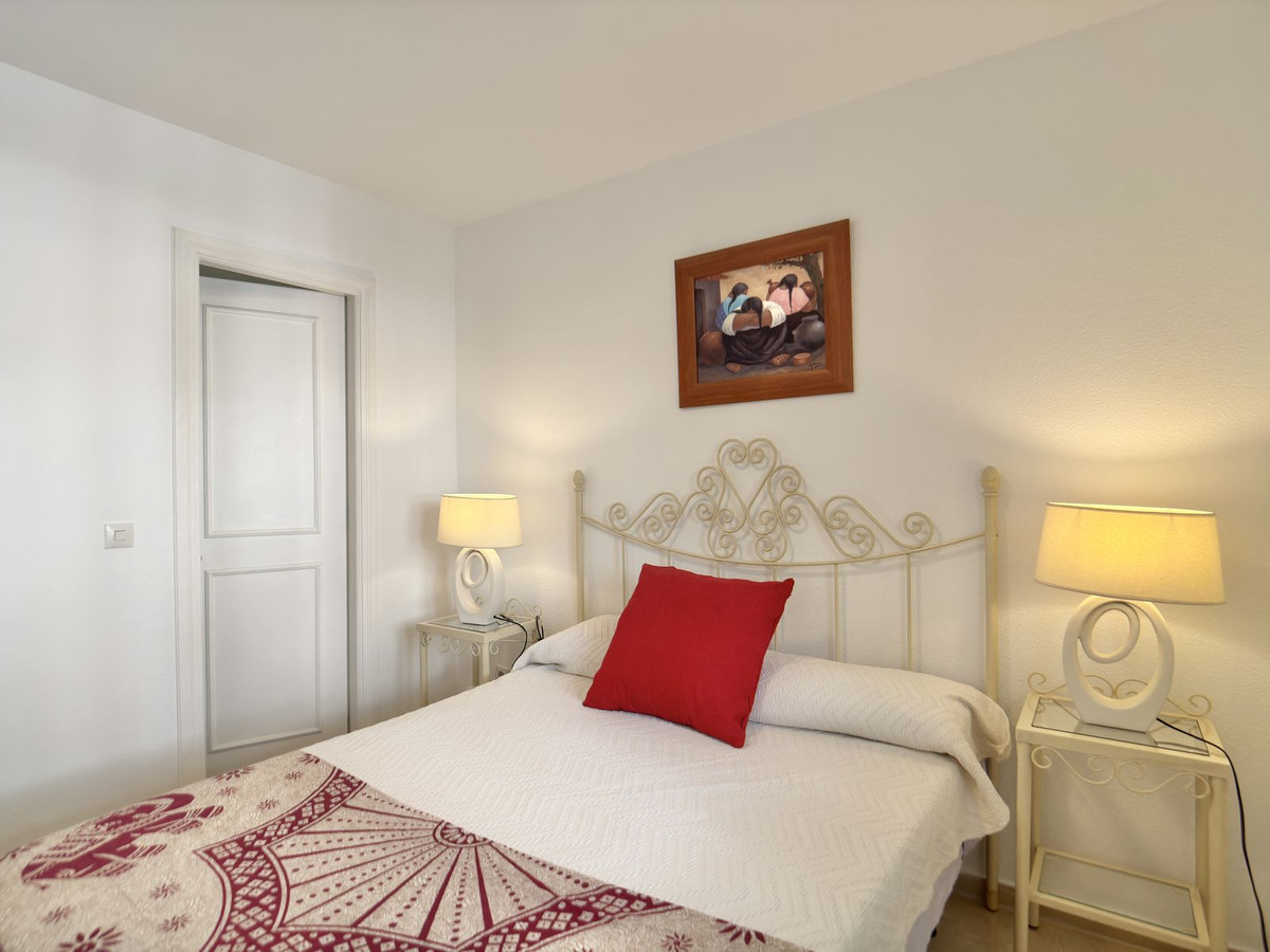 Se vende Apartamento Planta Media de 2 dormitorios en Costa Del Sol, Málaga, España