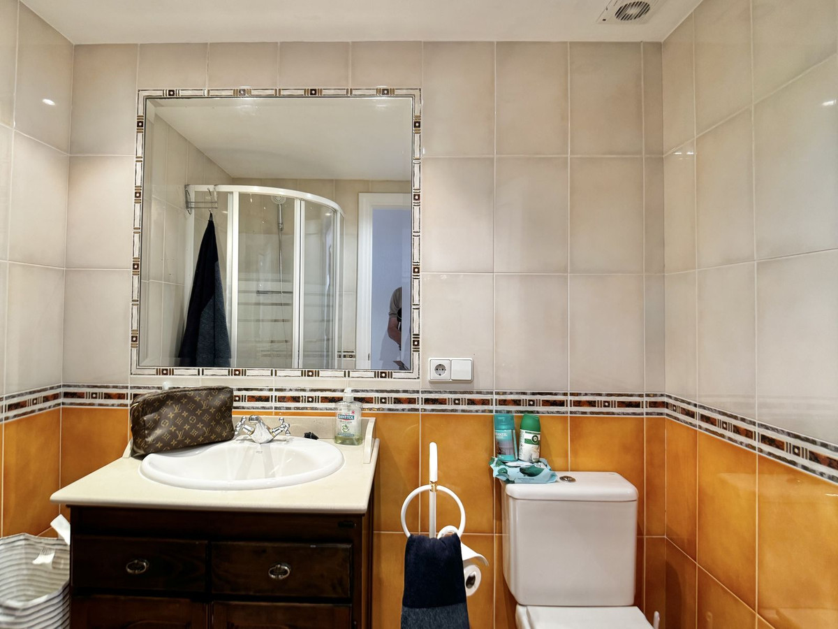 Se vende Apartamento Planta Media de 2 dormitorios en Costa Del Sol, Málaga, España
