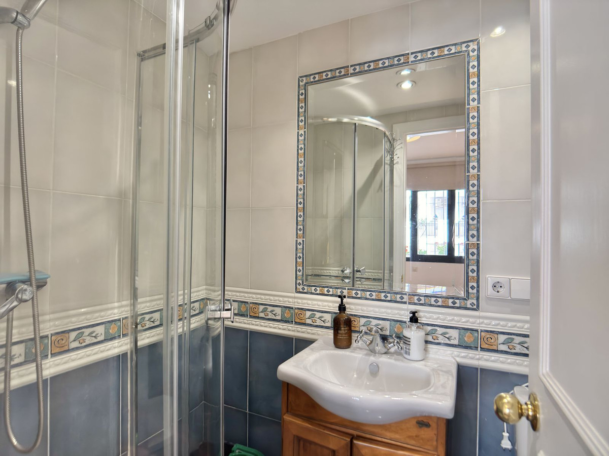Se vende Apartamento Planta Media de 2 dormitorios en Costa Del Sol, Málaga, España