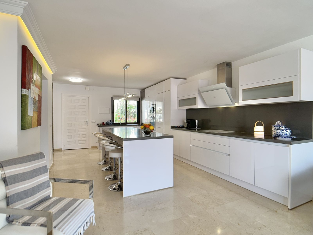 Se vende Apartamento Planta Media de 2 dormitorios en Costa Del Sol, Málaga, España