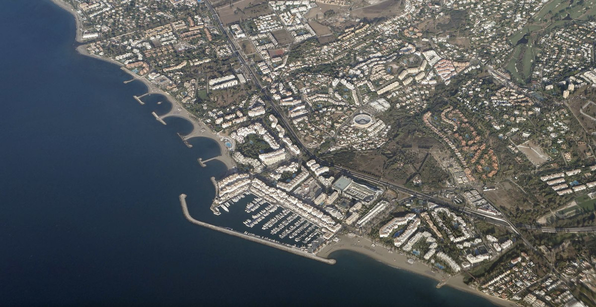 Se vende Apartamento Planta Media de 2 dormitorios en Costa Del Sol, Málaga, España