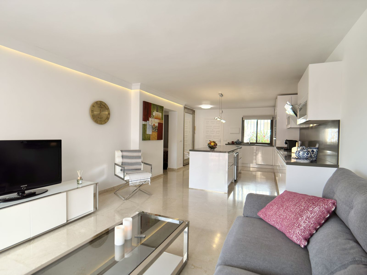 Se vende Apartamento Planta Media de 2 dormitorios en Costa Del Sol, Málaga, España