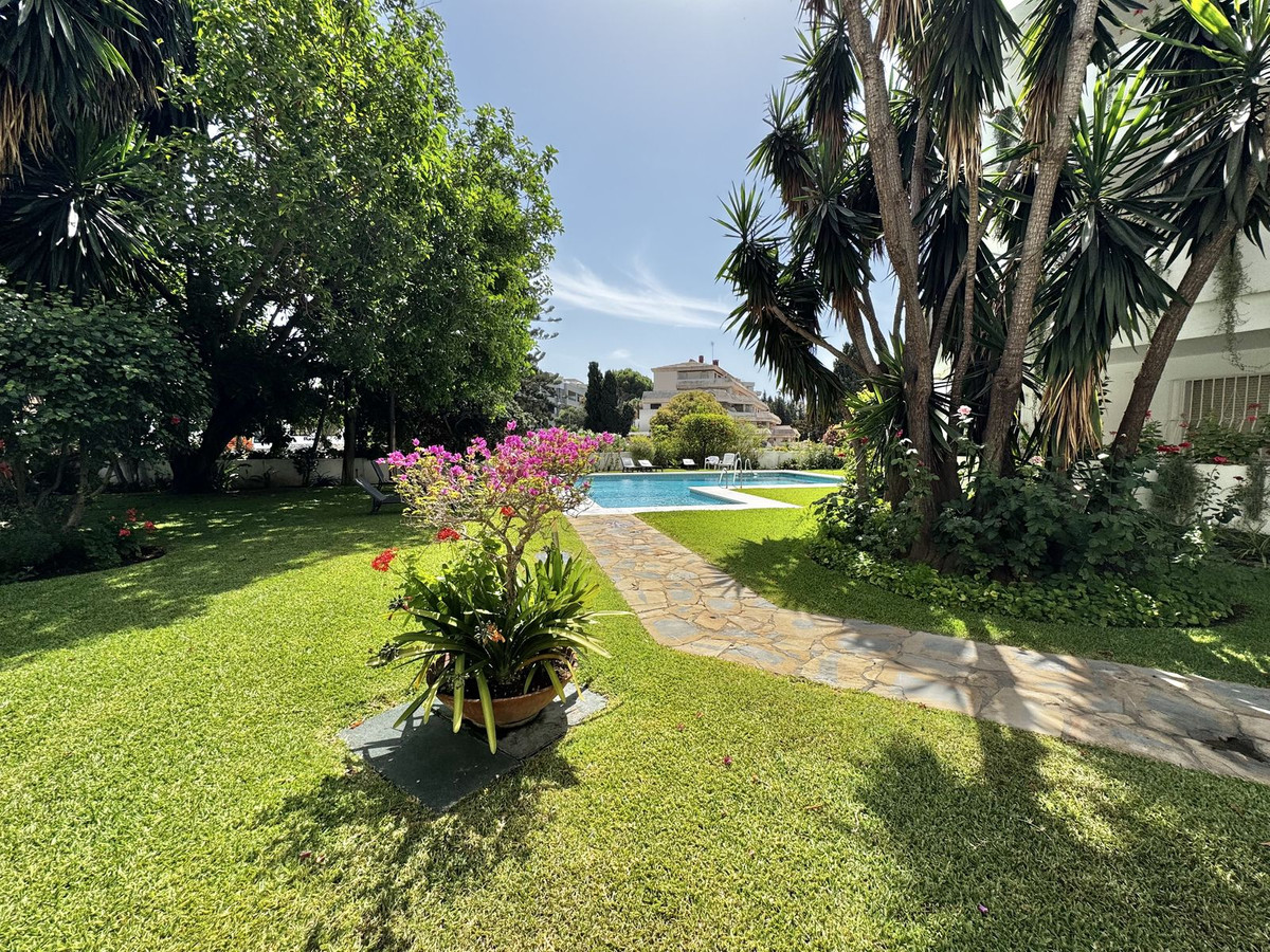 Se vende Apartamento Planta Media de 2 dormitorios en Costa Del Sol, Málaga, España