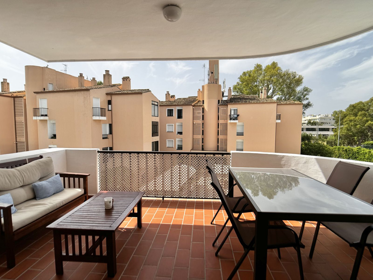Se vende Apartamento Planta Media de 2 dormitorios en Costa Del Sol, Málaga, España