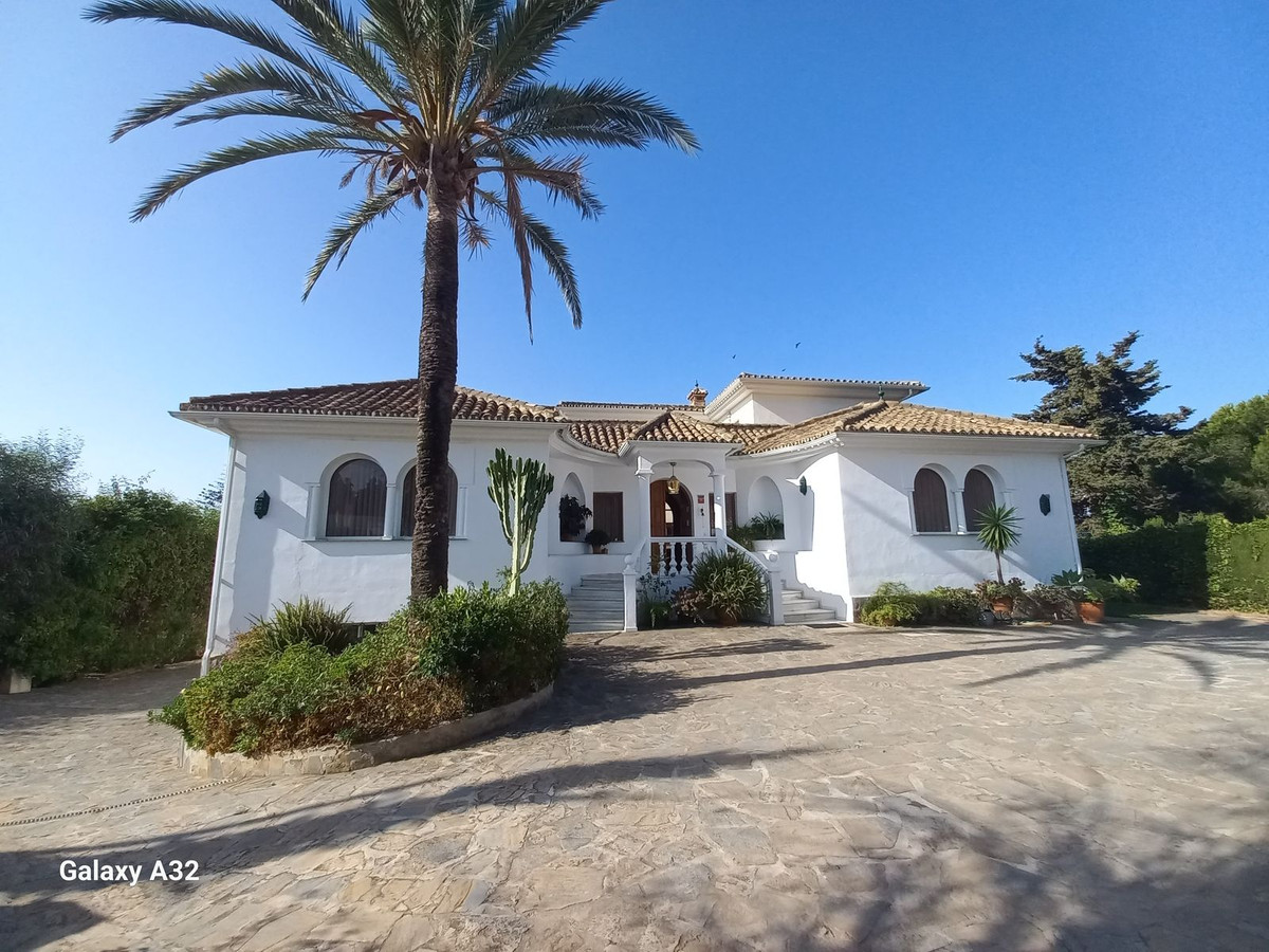5 Bed Townhouse for sale in El Chaparral Costa Del Sol, Málaga, Spain
