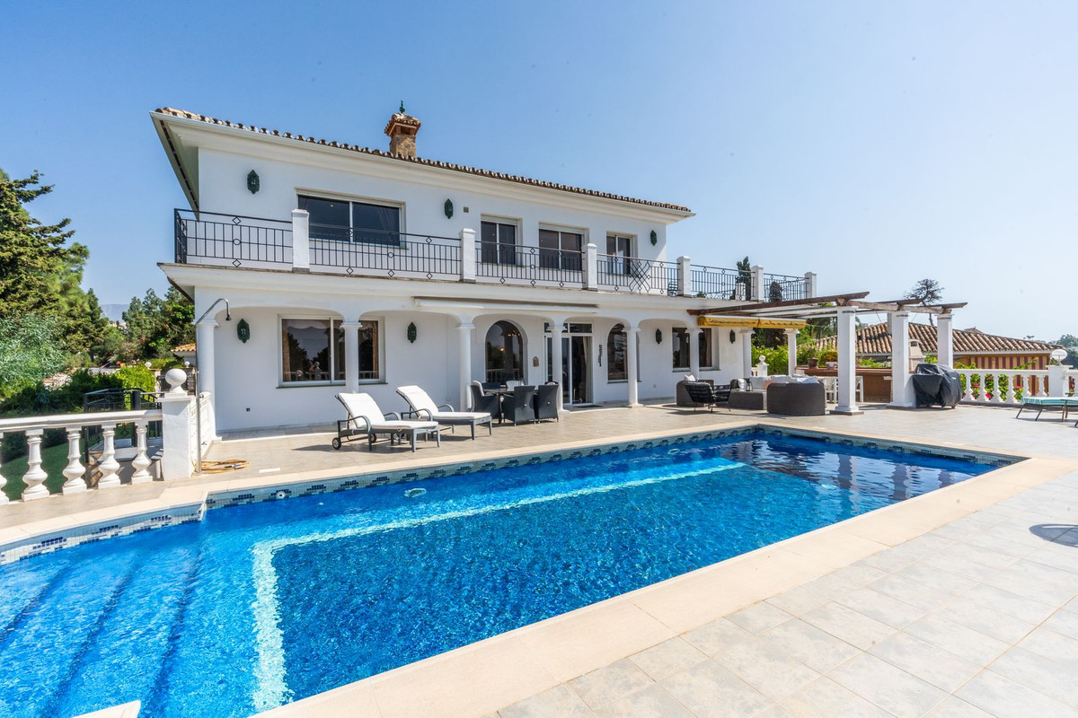 5 Bed Townhouse for sale in El Chaparral Costa Del Sol, Málaga, Spain