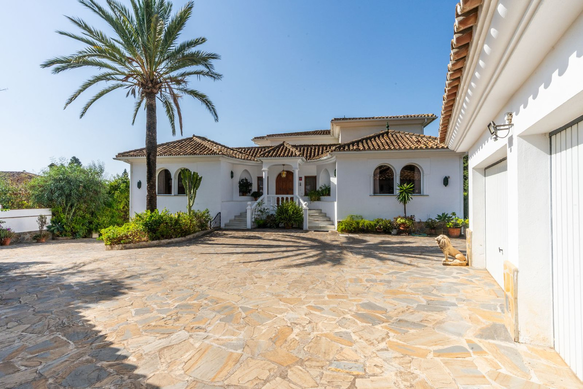 5 Bed Townhouse for sale in El Chaparral Costa Del Sol, Málaga, Spain
