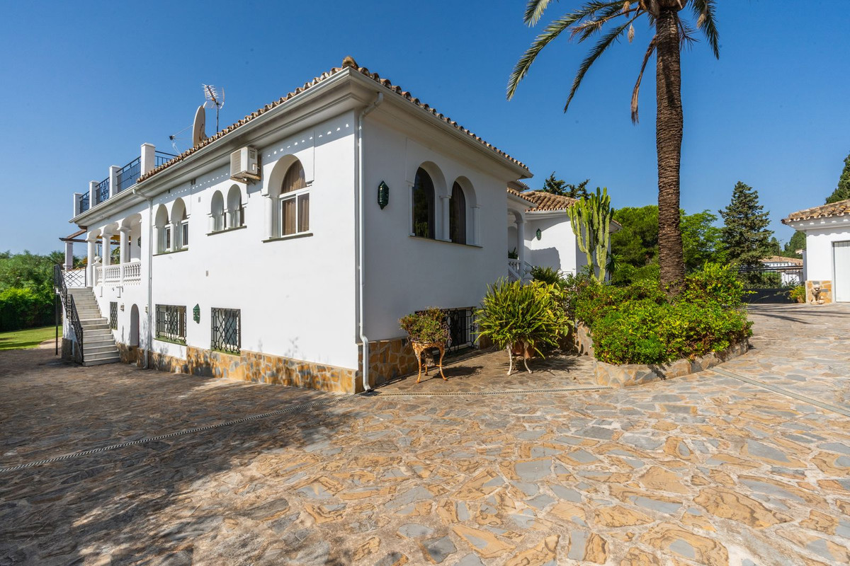 5 Bed Townhouse for sale in El Chaparral Costa Del Sol, Málaga, Spain