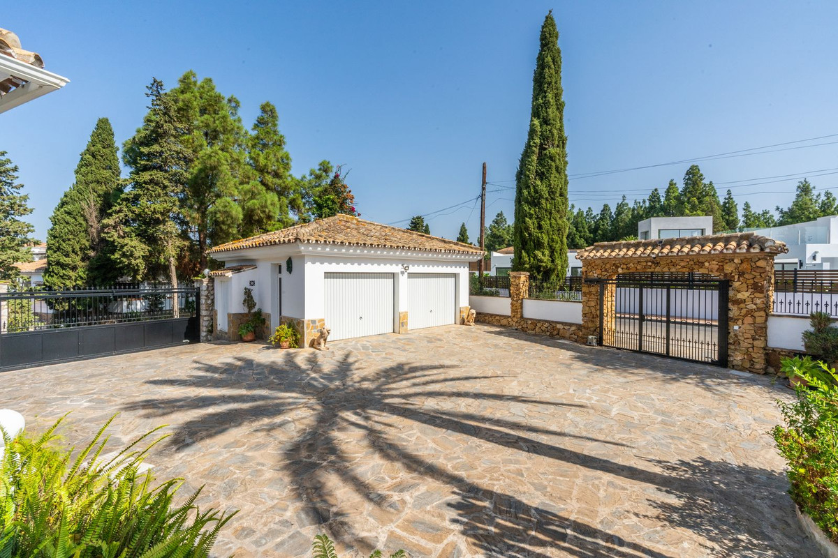 5 Bed Townhouse for sale in El Chaparral Costa Del Sol, Málaga, Spain