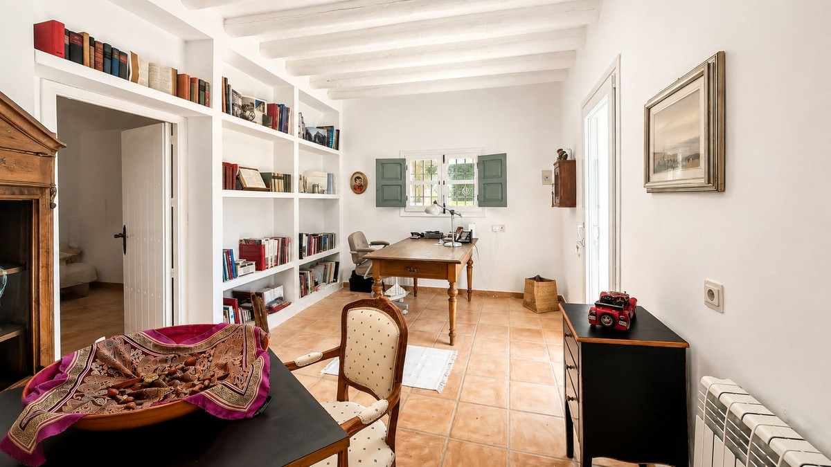 Se vende Finca - Cortijo de 5 dormitorios en Costa Del Sol, Málaga, España