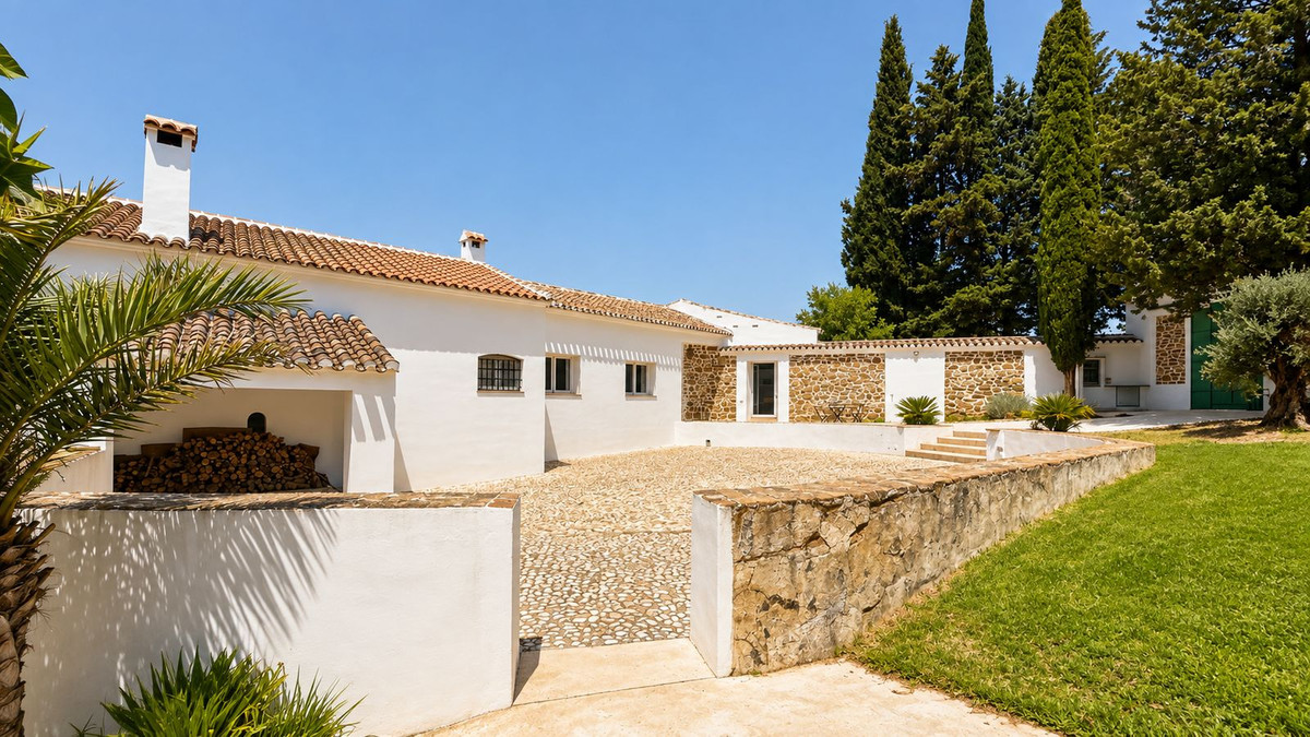 Se vende Finca - Cortijo de 5 dormitorios en Costa Del Sol, Málaga, España