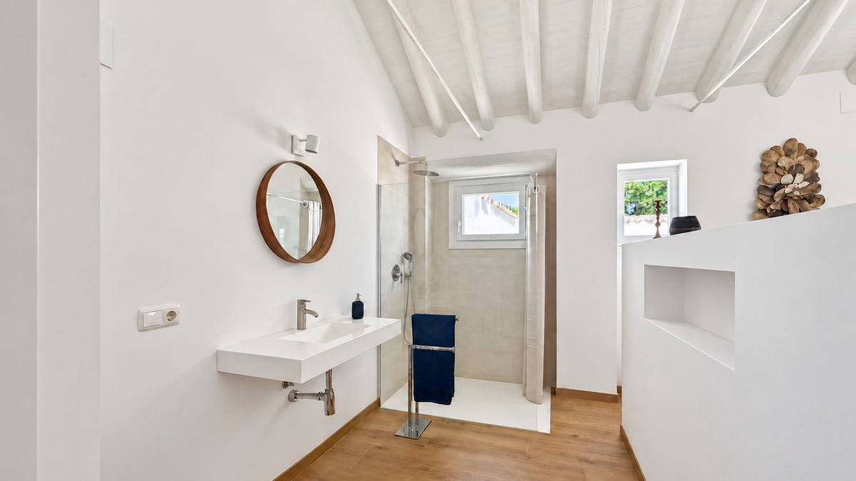 Se vende Finca - Cortijo de 5 dormitorios en Costa Del Sol, Málaga, España