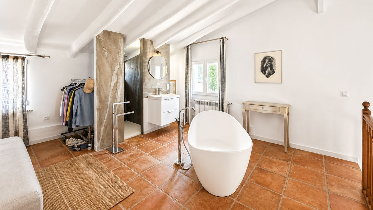 Se vende Finca - Cortijo de 5 dormitorios en Costa Del Sol, Málaga, España
