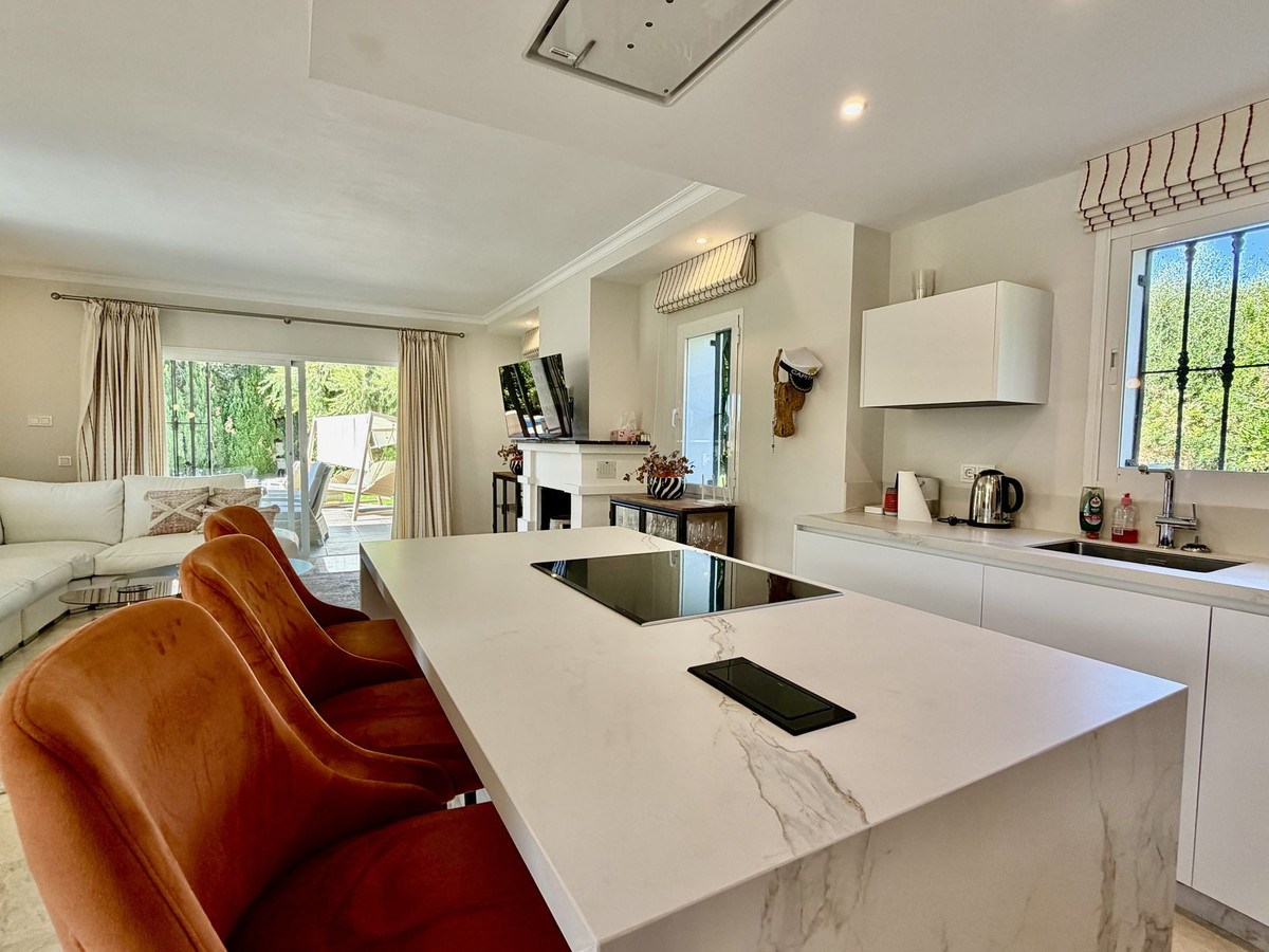 4 Bed Townhouse for sale in El Rosario Costa Del Sol, Málaga, Spain