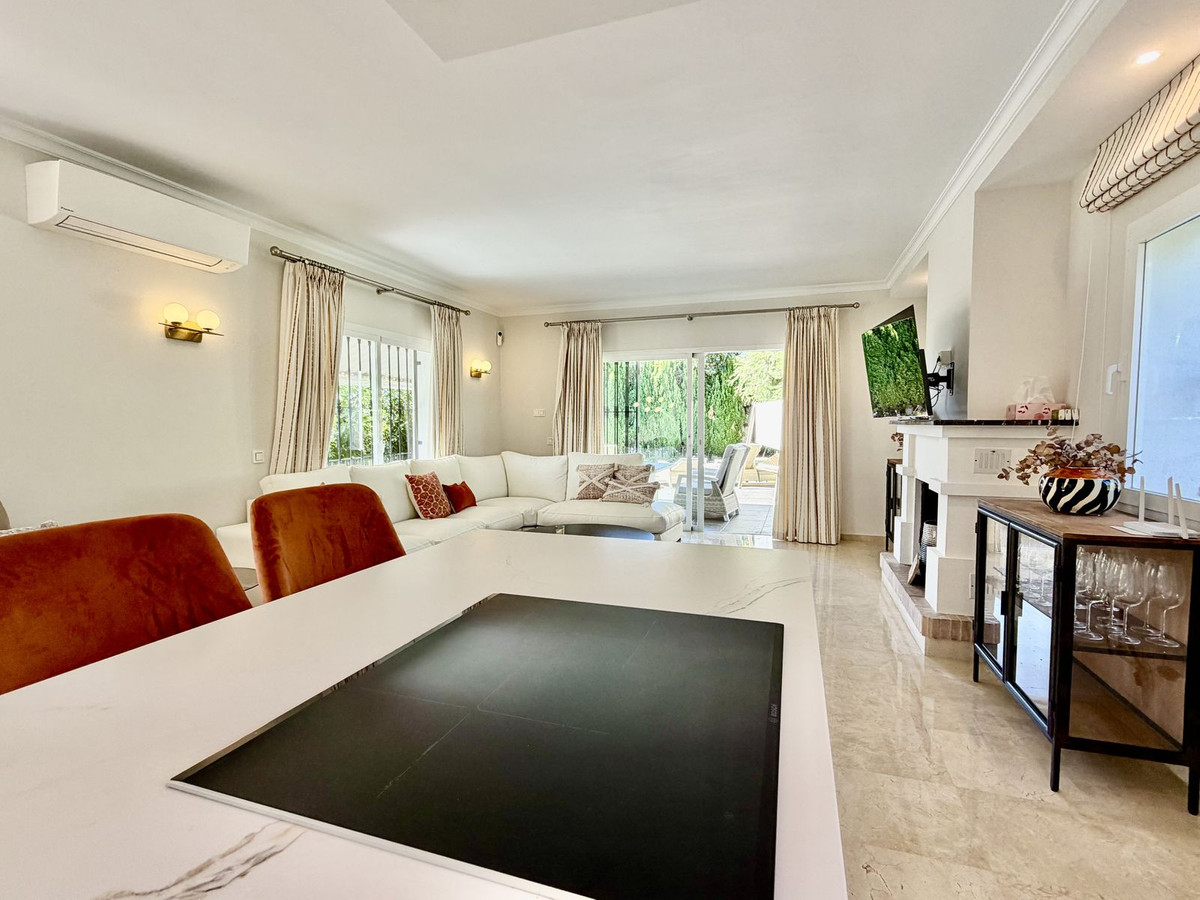 4 Bed Townhouse for sale in El Rosario Costa Del Sol, Málaga, Spain