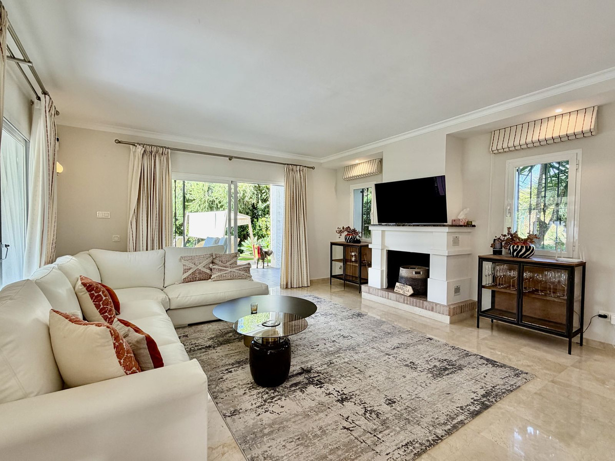 4 Bed Townhouse for sale in El Rosario Costa Del Sol, Málaga, Spain