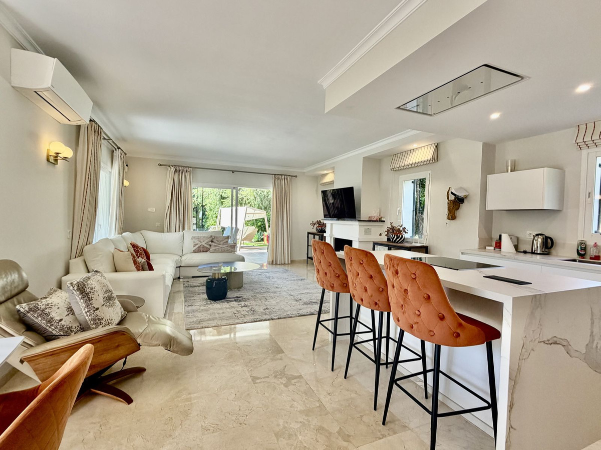 4 Bed Townhouse for sale in El Rosario Costa Del Sol, Málaga, Spain