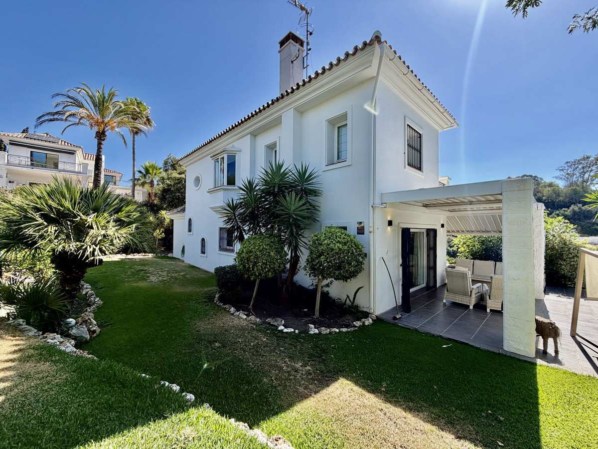 4 Bed Townhouse for sale in El Rosario Costa Del Sol, Málaga, Spain