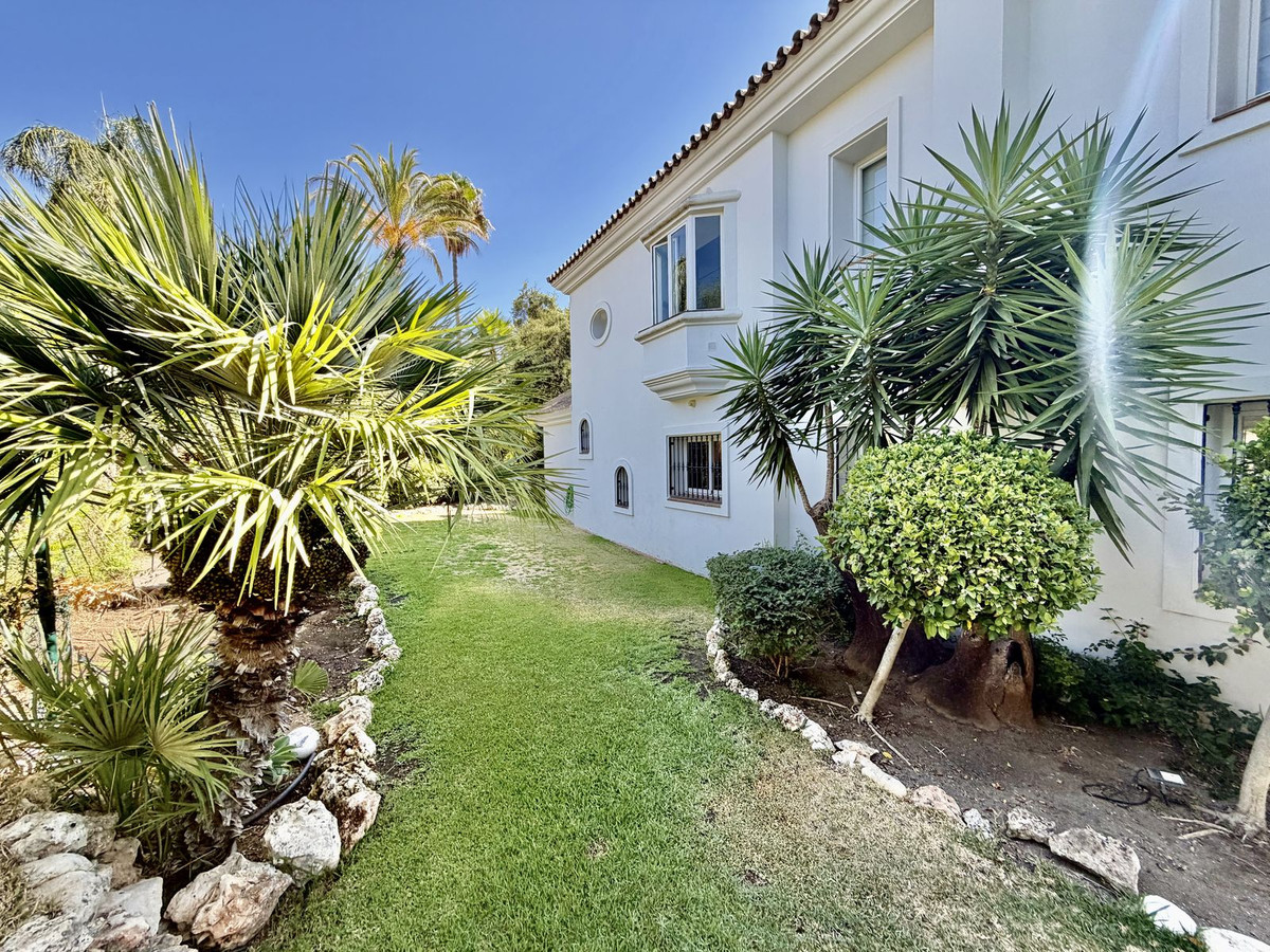 4 Bed Townhouse for sale in El Rosario Costa Del Sol, Málaga, Spain