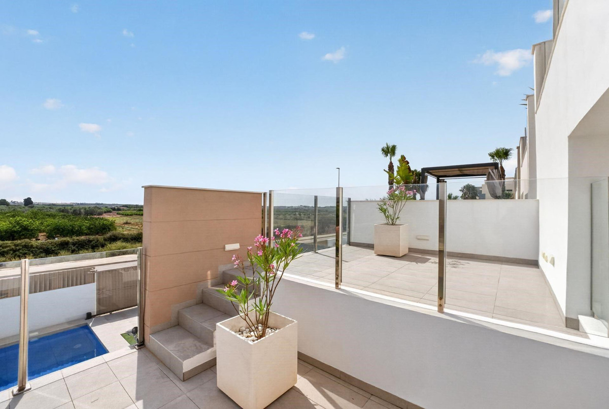 Se vende Villa - Chalet de 3 dormitorios en Costa Blanca, Alicante, España