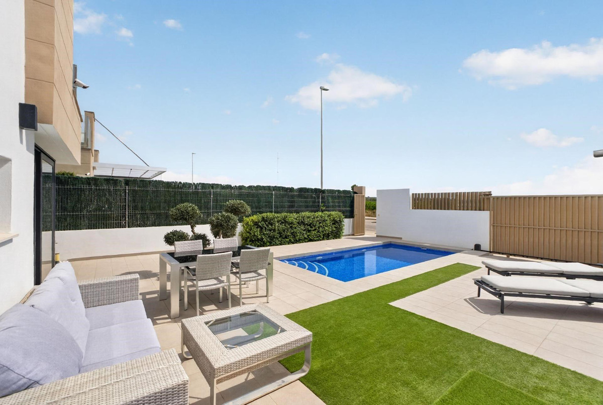Se vende Villa - Chalet de 3 dormitorios en Costa Blanca, Alicante, España