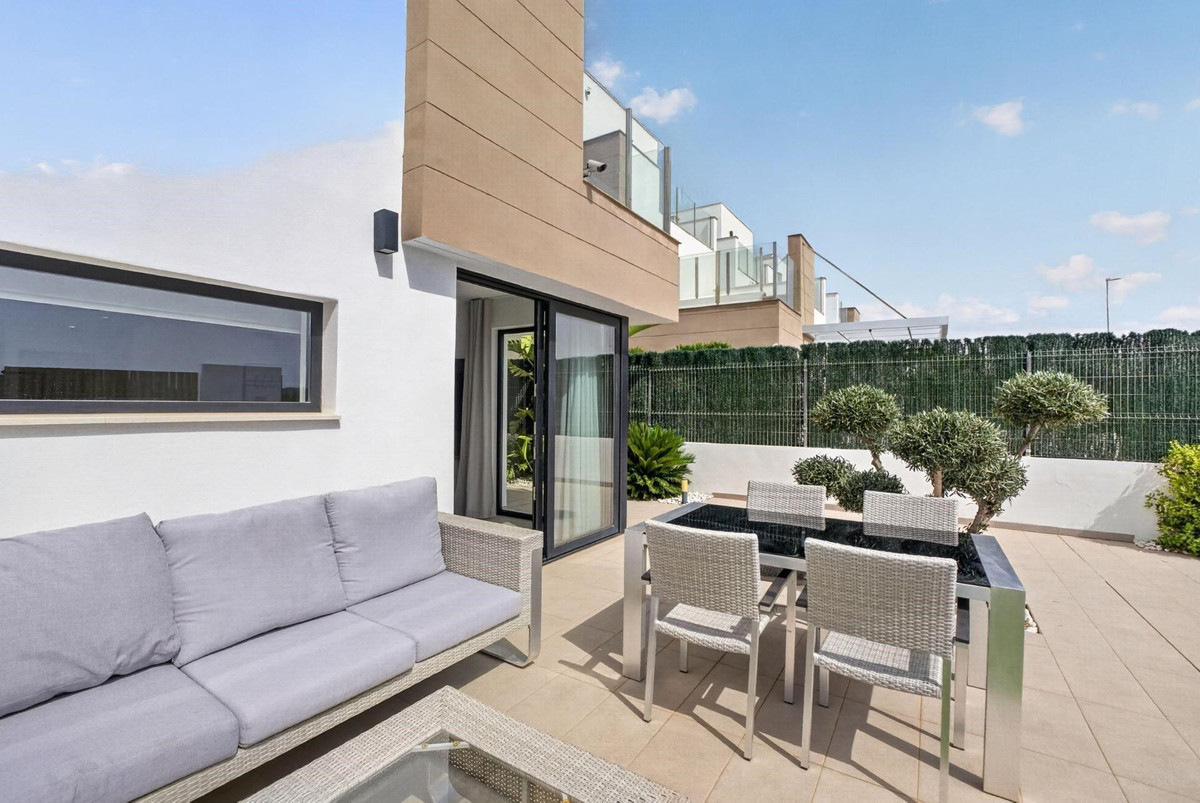 Se vende Villa - Chalet de 3 dormitorios en Costa Blanca, Alicante, España