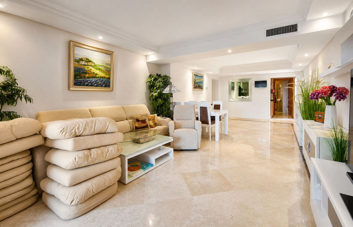 Se vende Apartamento Planta Media de 3 dormitorios en Costa Del Sol, Málaga, España
