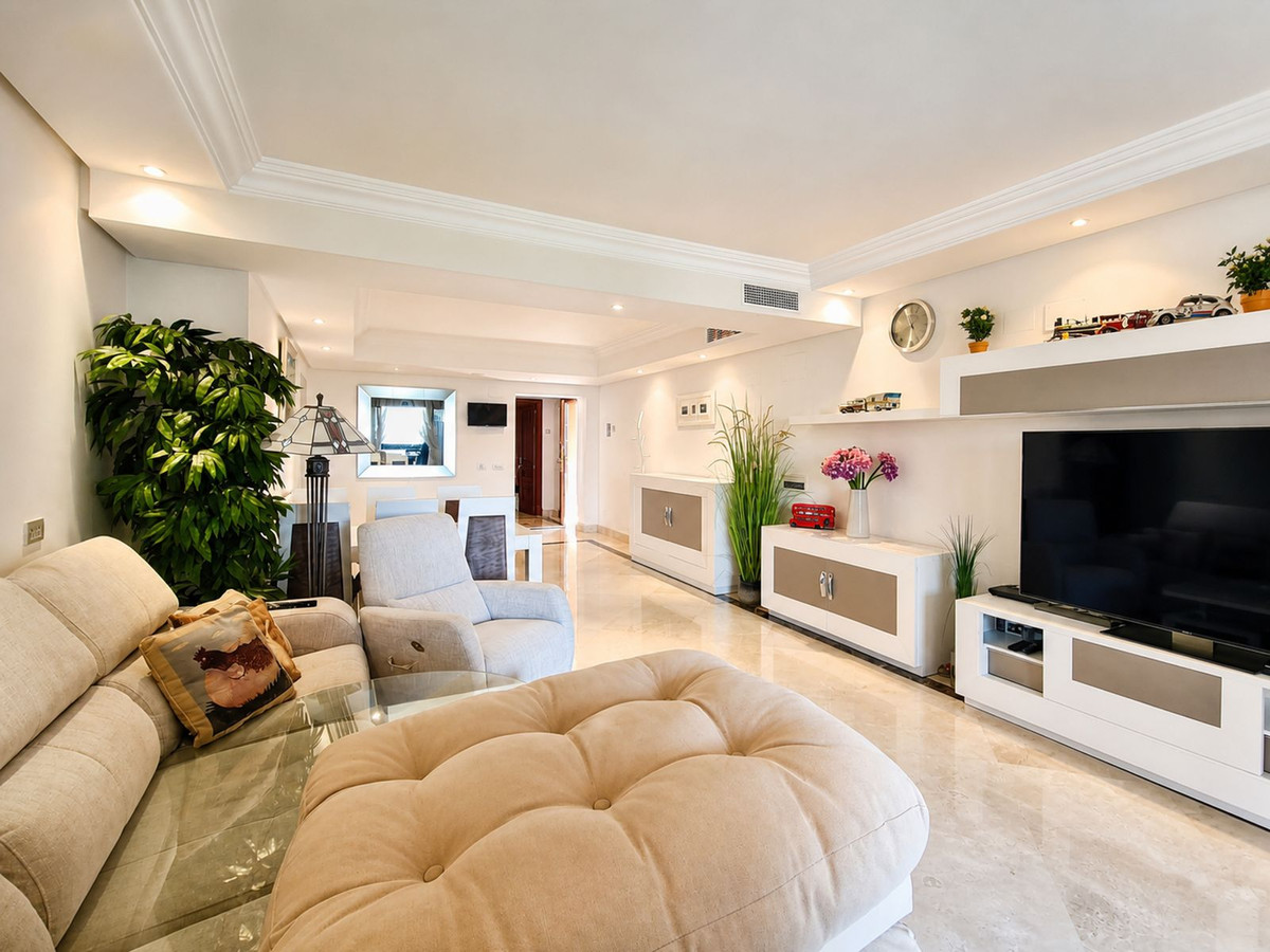 Se vende Apartamento Planta Media de 3 dormitorios en Costa Del Sol, Málaga, España