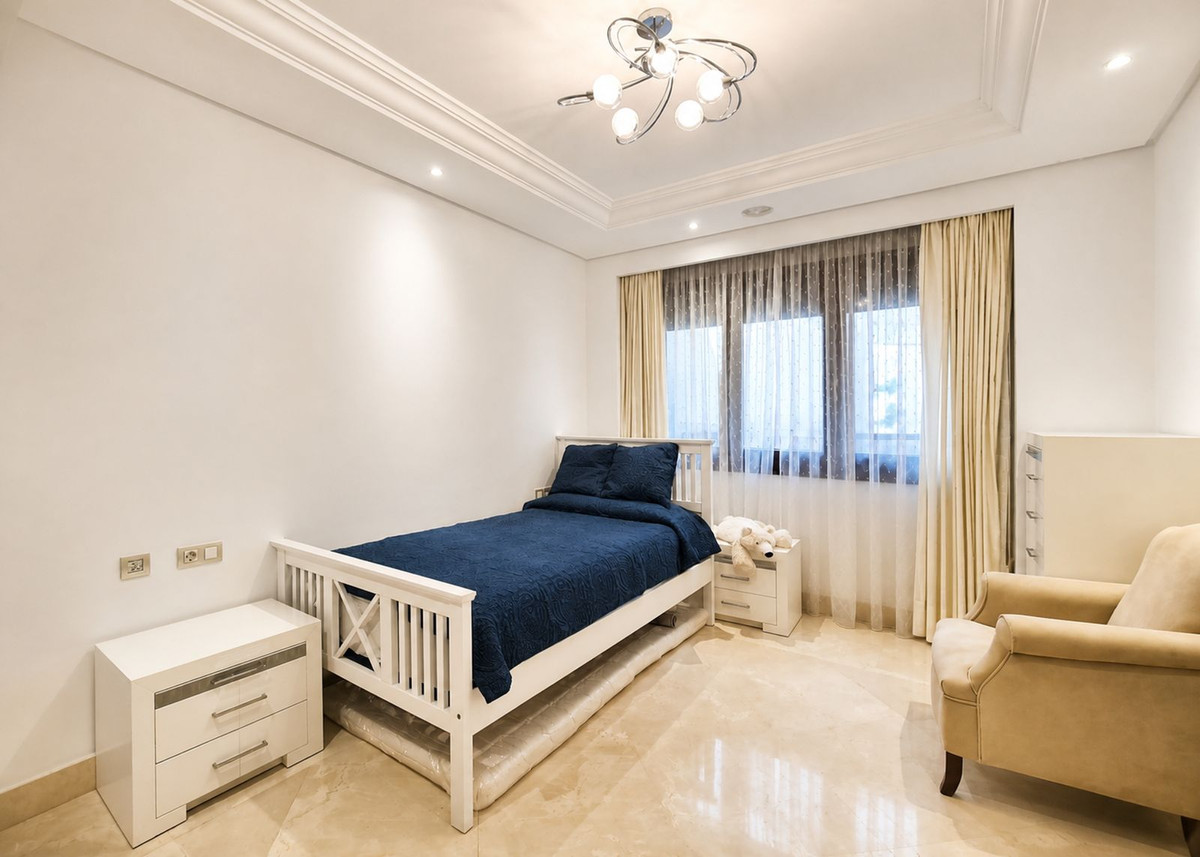 Se vende Apartamento Planta Media de 3 dormitorios en Costa Del Sol, Málaga, España
