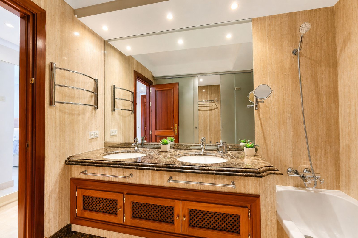 Se vende Apartamento Planta Media de 3 dormitorios en Costa Del Sol, Málaga, España