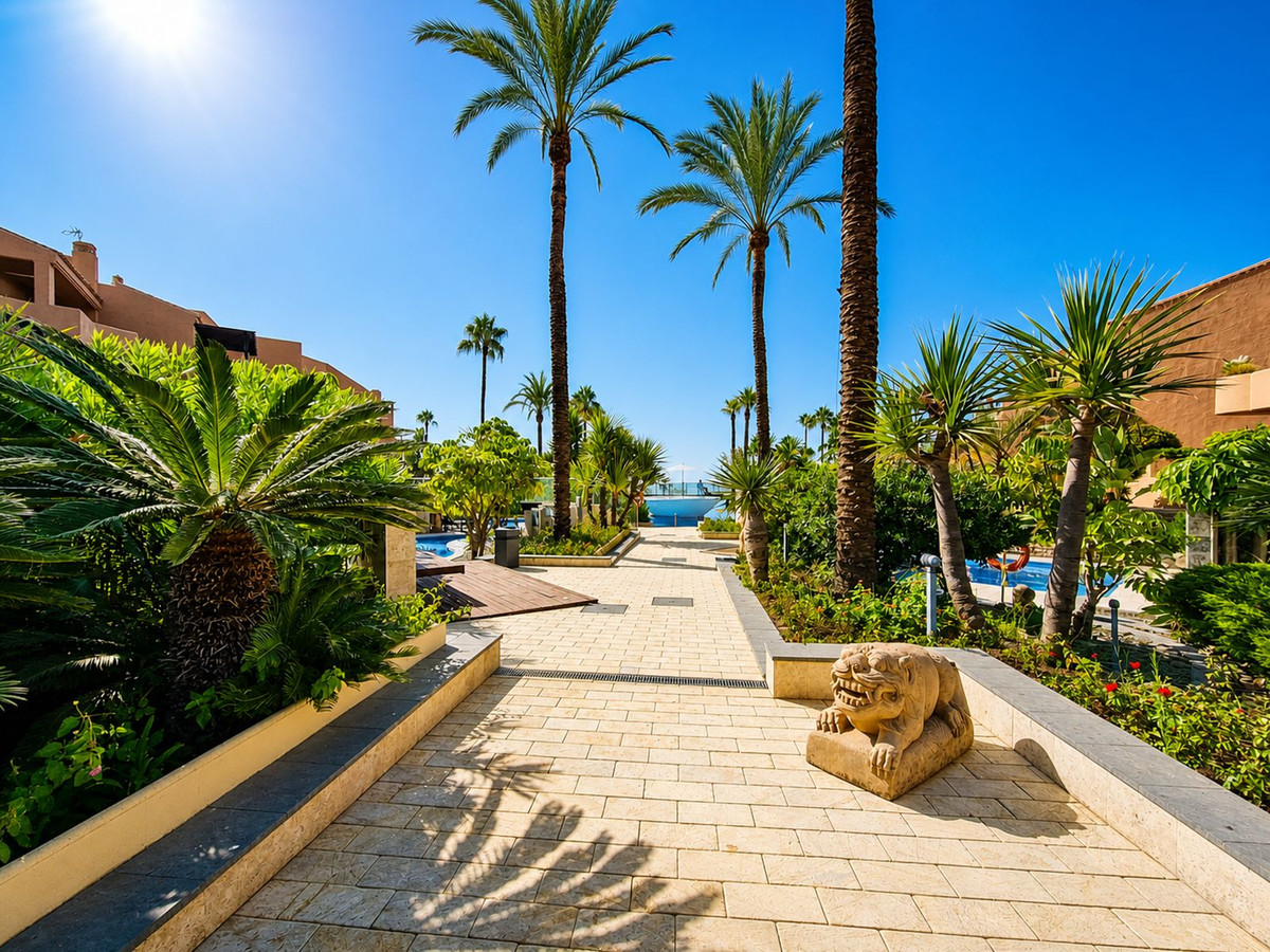 Se vende Apartamento Planta Media de 3 dormitorios en Costa Del Sol, Málaga, España
