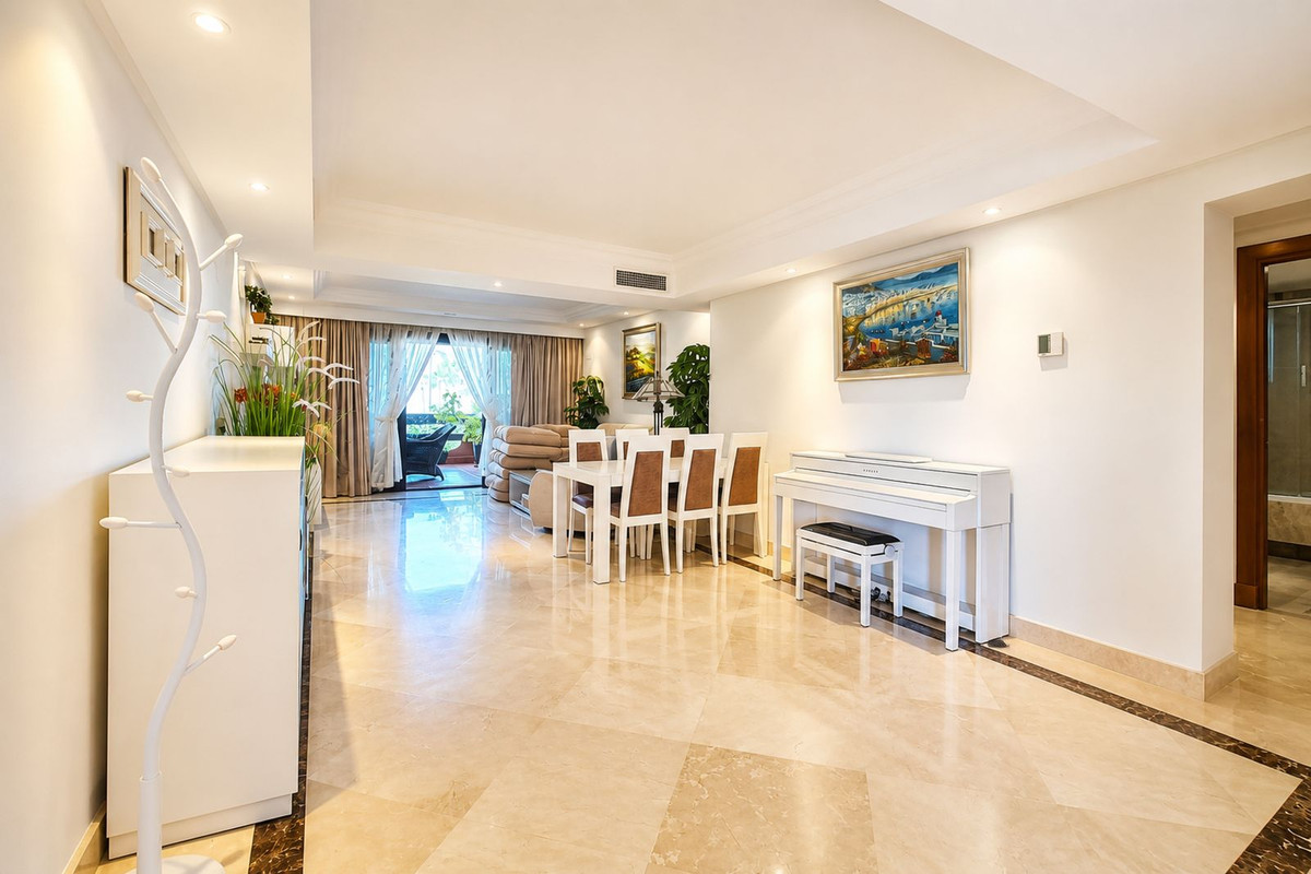 Se vende Apartamento Planta Media de 3 dormitorios en Costa Del Sol, Málaga, España