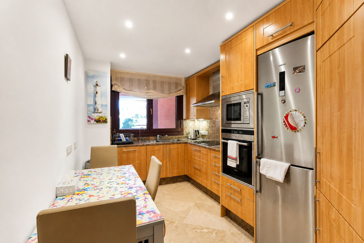 Se vende Apartamento Planta Media de 3 dormitorios en Costa Del Sol, Málaga, España