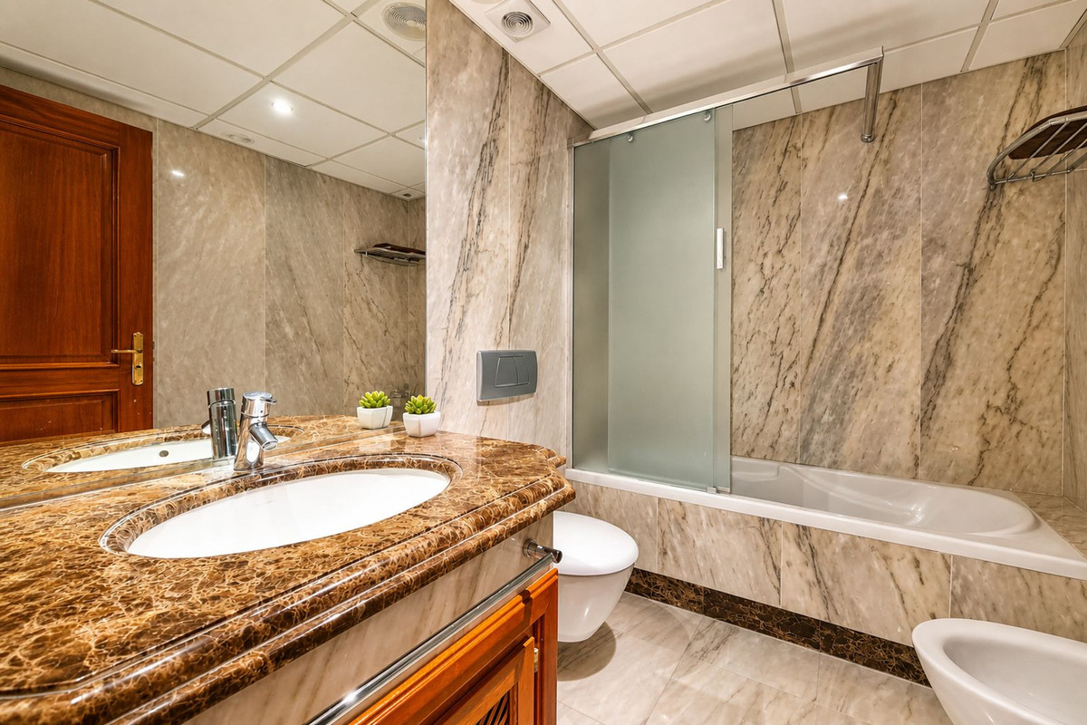 Se vende Apartamento Planta Media de 3 dormitorios en Costa Del Sol, Málaga, España