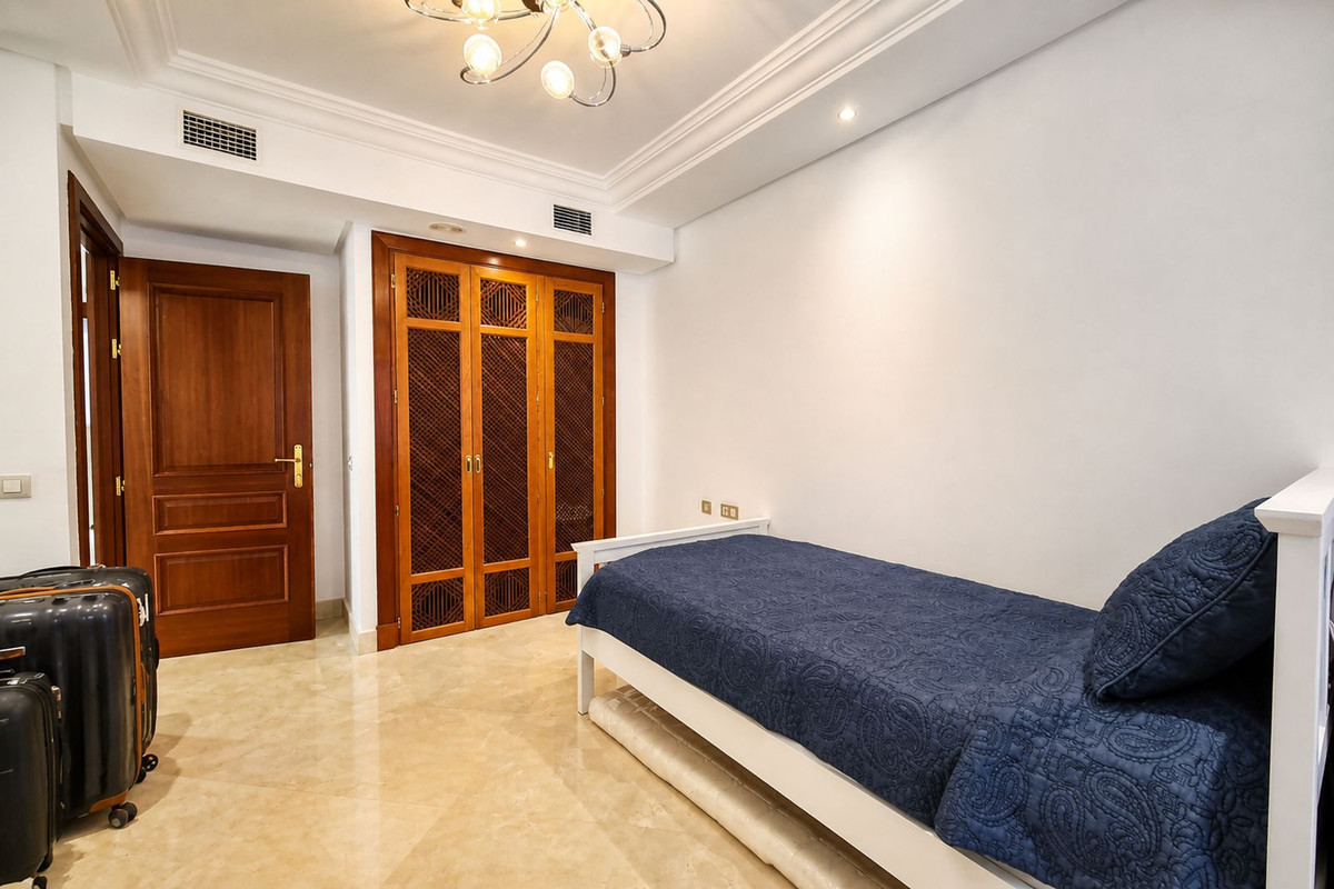 Se vende Apartamento Planta Media de 3 dormitorios en Costa Del Sol, Málaga, España