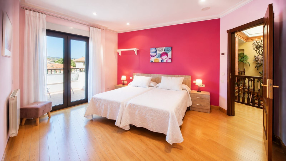 Se vende Villa - Chalet de 6 dormitorios en Costa Del Sol, Málaga, España