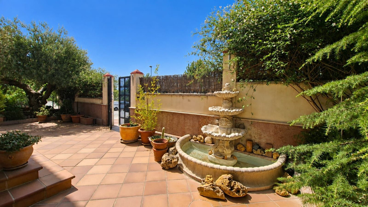 Se vende Villa - Chalet de 6 dormitorios en Costa Del Sol, Málaga, España