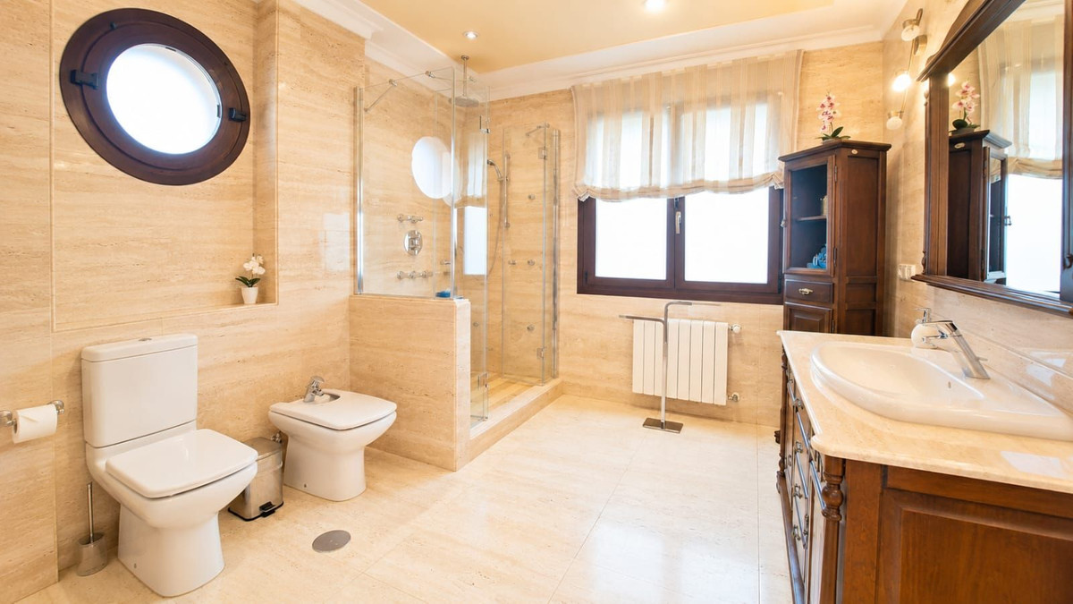 Se vende Villa - Chalet de 6 dormitorios en Costa Del Sol, Málaga, España