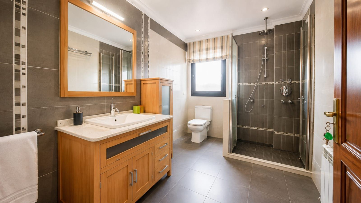 Se vende Villa - Chalet de 6 dormitorios en Costa Del Sol, Málaga, España