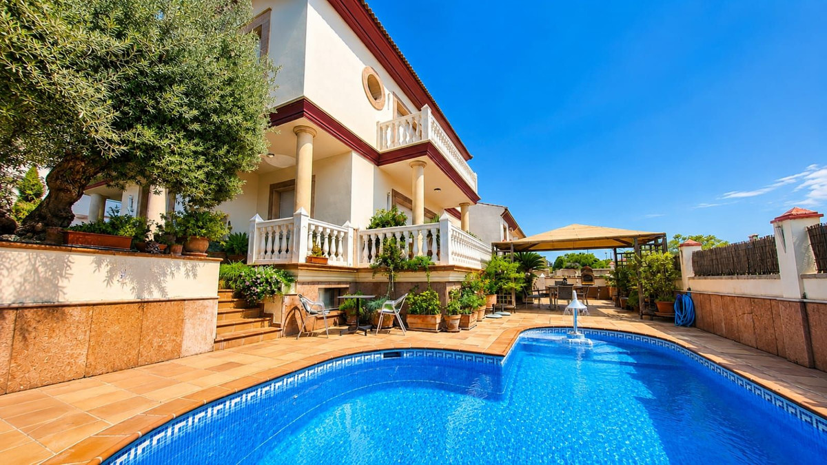 Se vende Villa - Chalet de 6 dormitorios en Costa Del Sol, Málaga, España