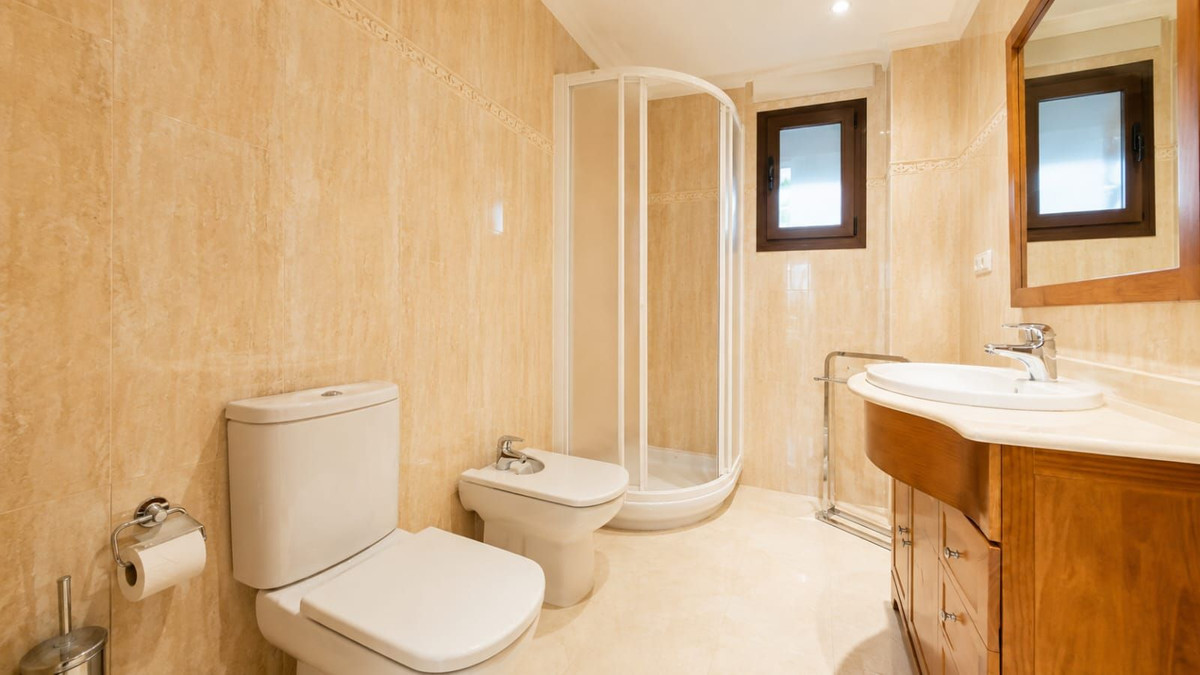 Se vende Villa - Chalet de 6 dormitorios en Costa Del Sol, Málaga, España