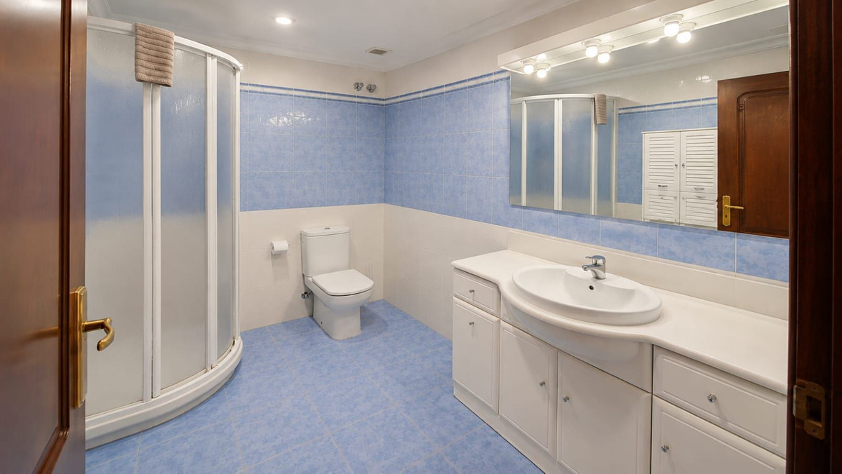 Se vende Villa - Chalet de 6 dormitorios en Costa Del Sol, Málaga, España