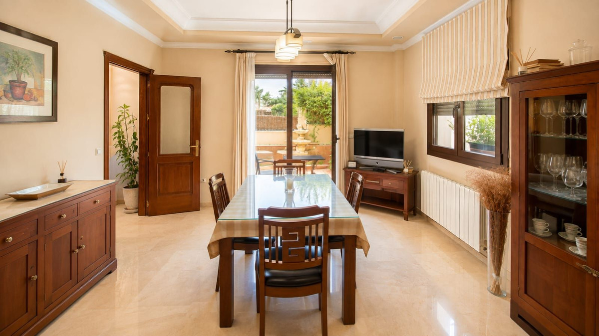 Se vende Villa - Chalet de 6 dormitorios en Costa Del Sol, Málaga, España