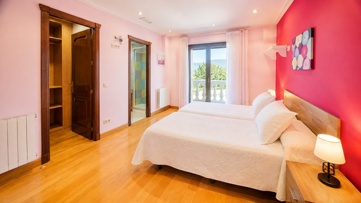 Se vende Villa - Chalet de 6 dormitorios en Costa Del Sol, Málaga, España