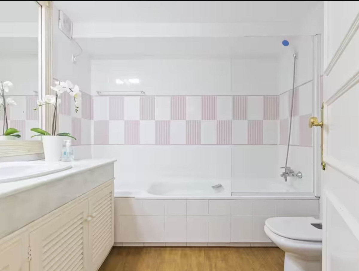 Se vende Villa - Chalet de 6 dormitorios en Costa Del Sol, Málaga, España