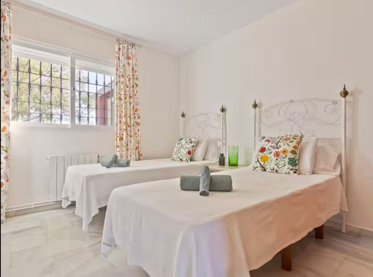Se vende Villa - Chalet de 6 dormitorios en Costa Del Sol, Málaga, España